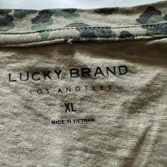 Lucky Brand Women’s Olive Leopard Pocket Tee size XL - Picture 4 of 7